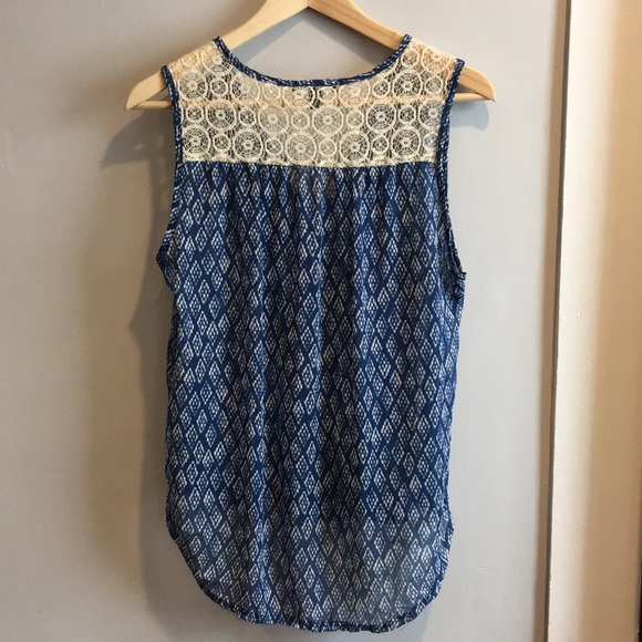 BEING DONATED 7/23 Flowy Printed Sleeveless Blouse - Picture 4 of 7